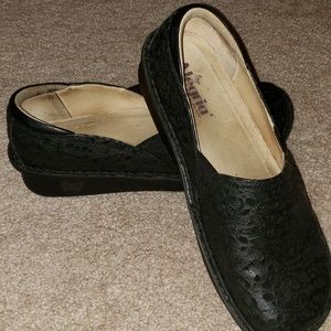 Alegria clogs